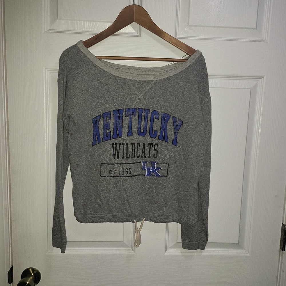 UNIVERSITY of KENTUCKY ladies sweatshirt  grey size M #058